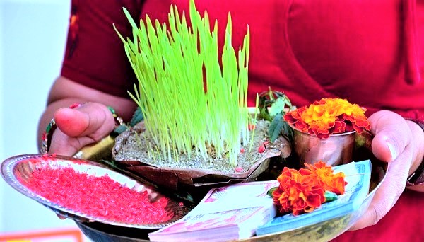 हर्षोउल्लासका साथ टीका लगाउने साइत ११ः३६ मिनेटमा