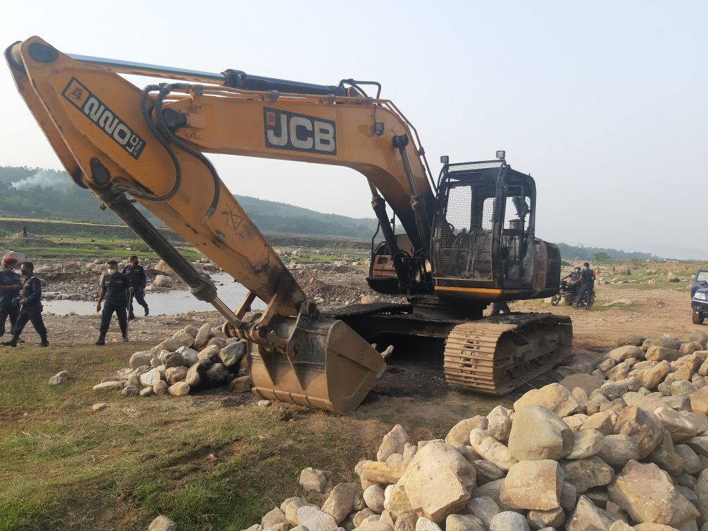 अज्ञात समूहले लगायो आगो