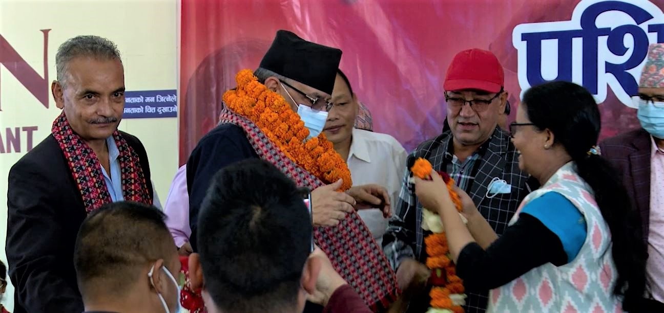 एमाले जालीझेली पार्टी हाे, वाइसीएलले ठिक पार्छ: प्रचण्ड image