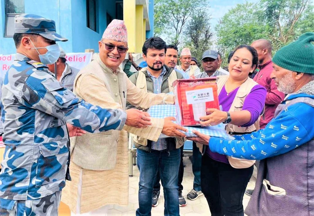 कैलालीका बाढी पीडितलाई भोलन्टियर कोर नेपालको सहयोग