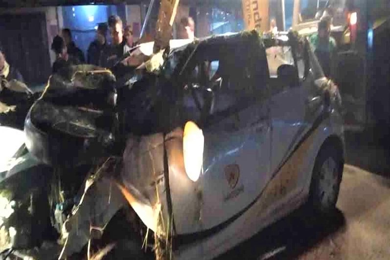 सडकबाट कार पोखरीमा खस्दा चार जनाको मृत्यु