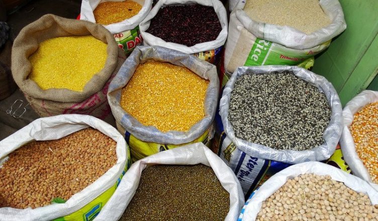 पत्रकार आस्थाद्वारा वृद्धाश्रमलाई खाद्यान्न सहयोग