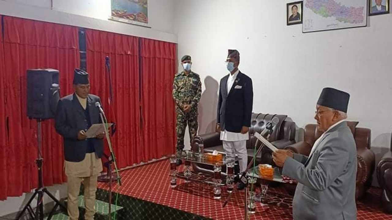 कर्णालीमा चन्द्रबहादुर शाहीले लिए मन्त्रीको शपथ, फेरियो मन्त्रालय image