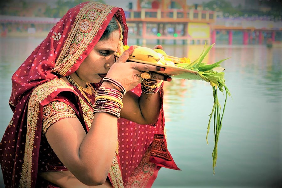 उदाउँदो सूर्यलाई दिइयो अर्घ