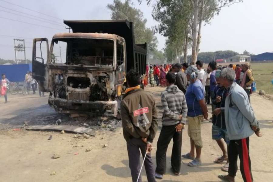 टिपरको ठक्करबाट एकै परिवारका तीनको मृत्यु