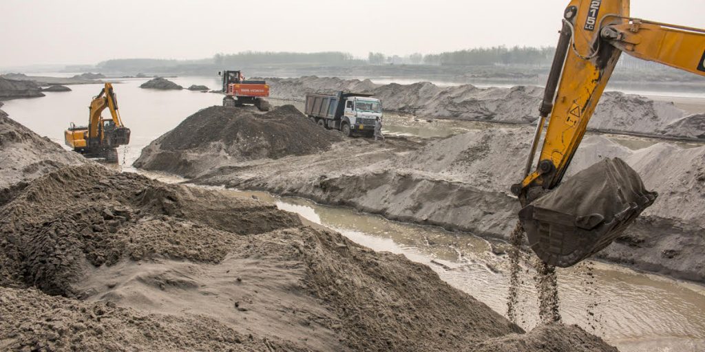 नदीजन्य पदार्थको उत्खननले जोखिम