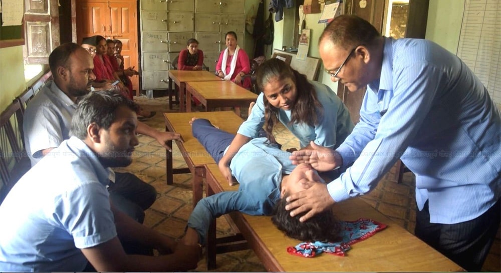 छात्रा बेहोस हुन थालेपछि विद्यालय बन्द