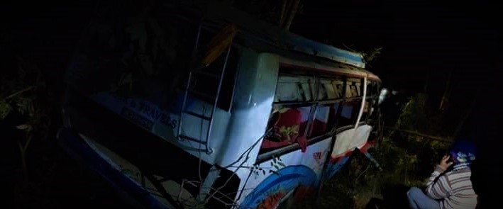 जन्ती बोकेको बस दुर्घटना, एकको मृत्यु ८ जना गम्भीर घाइते