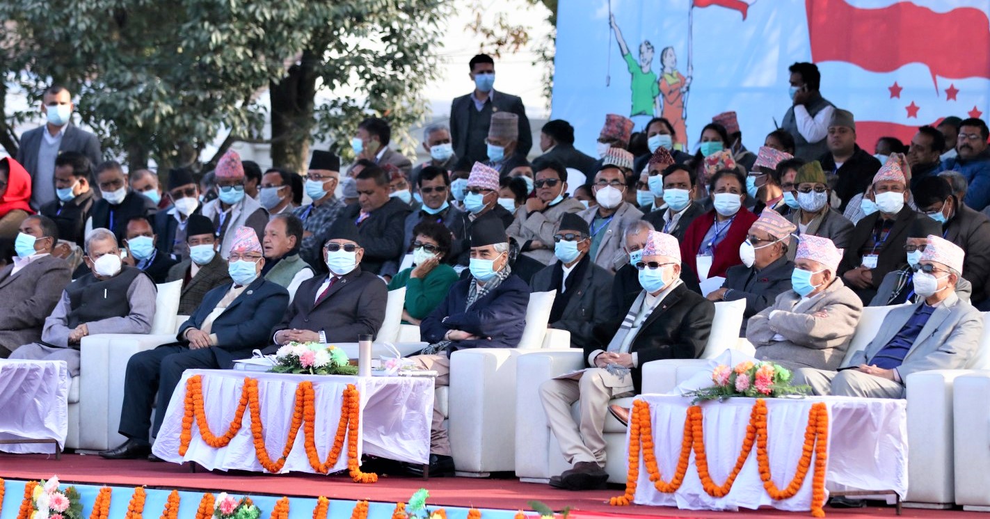 केही रोचक र अधिक घोचक काँग्रेस महाधिवेशनको मञ्चमा देखिएका दृश्य image