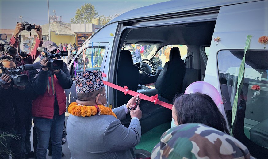 श्रमिकका लागि विमानस्थल गेटसम्म सञ्चालन भयाे निःशुल्क बस सेवा