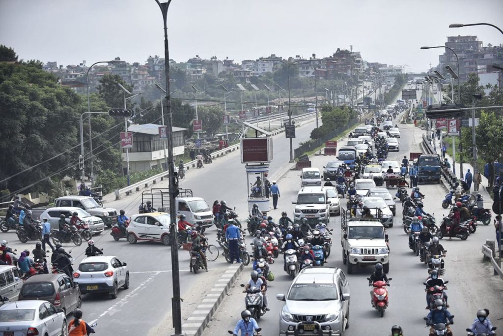 सार्वजनिक सवारीमा लगाइदै अएकाे जोरविजोर हट्यो (पूर्ण पाठ)