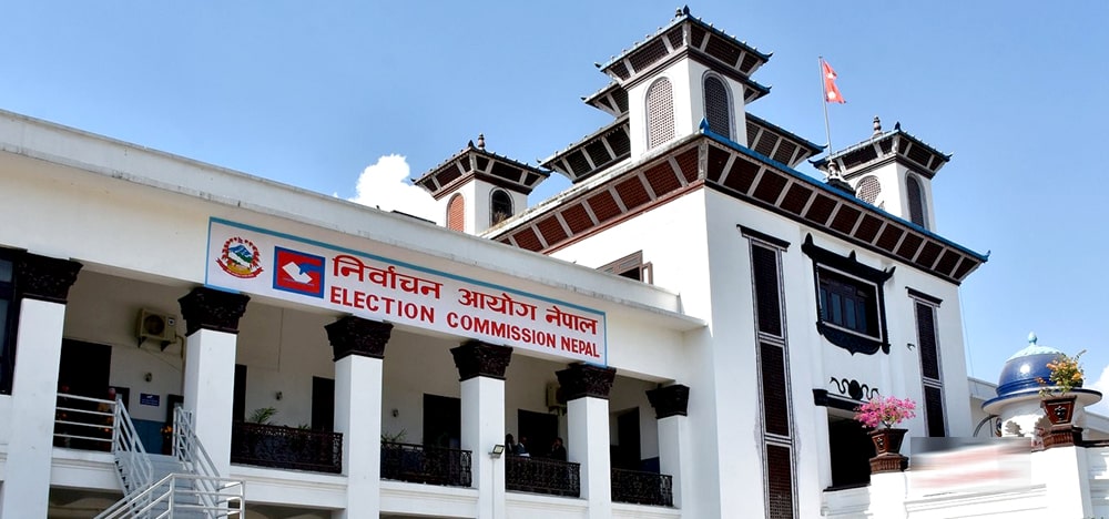 नमूना मतपत्र सार्वजनिक, हरियो रङको मतपत्रमा कालो रङको चुनाव चिन्ह image