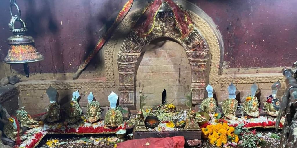 तीन सय वर्ष पुरानो मूर्ति चोरी
