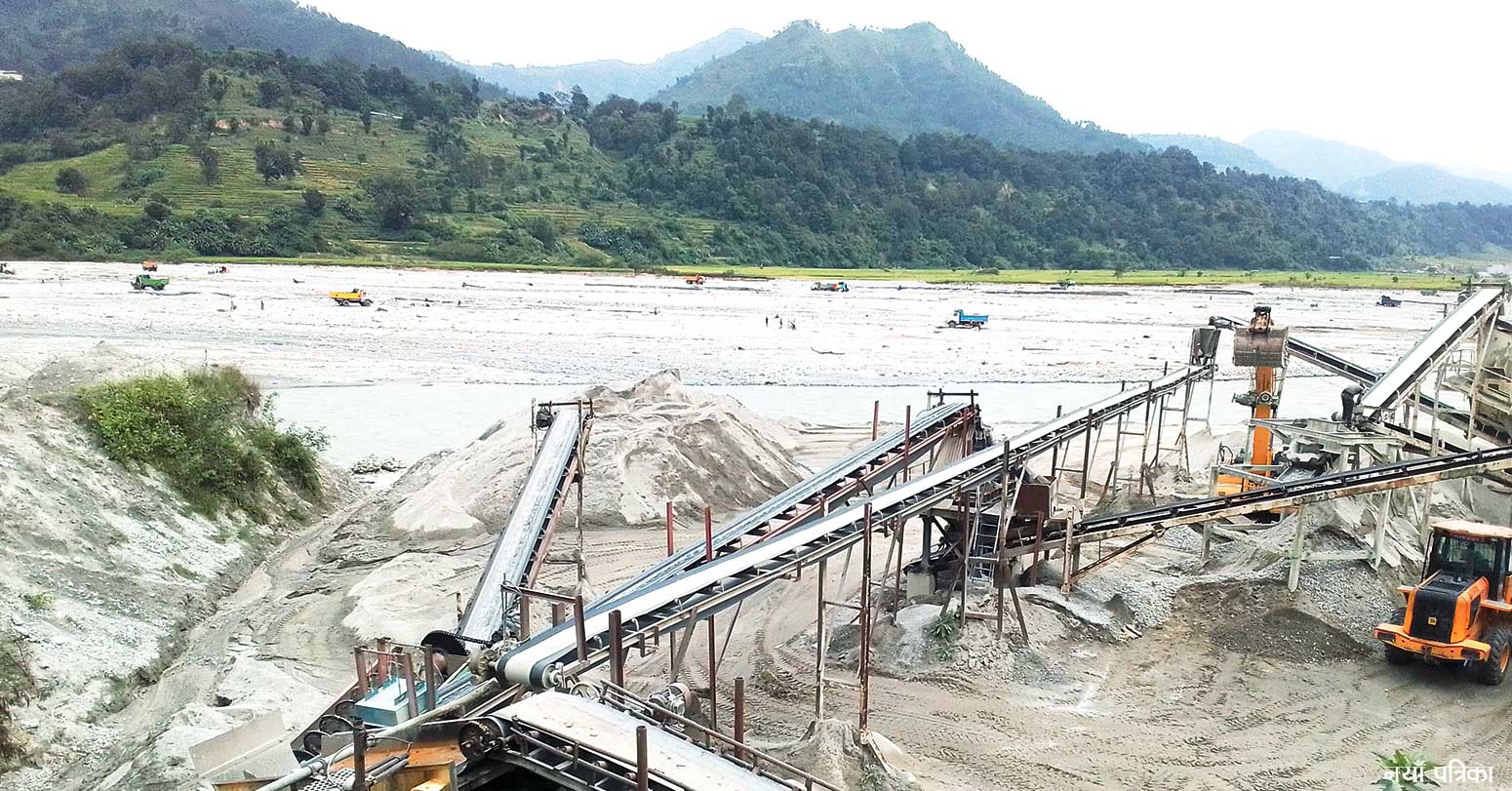 कानुनमाथि क्रसर व्यवसायी image
