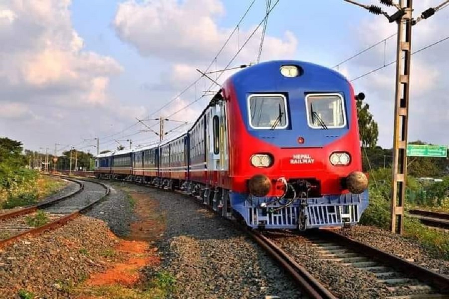 बढ्यो रेल चढ्ने रहर