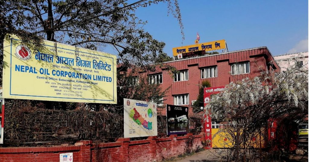 सरकार कस्को पक्षमा ? जनताको कि फटाहाको ?