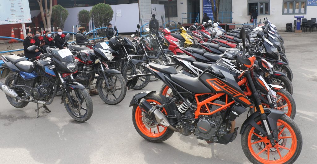 ६ वटा मोटरसाइकल हस्तान्तरण