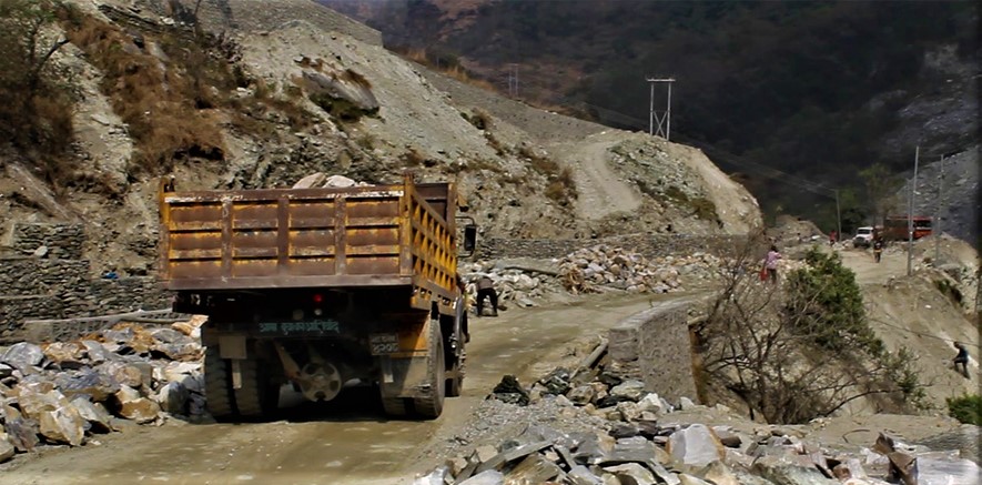 बजेट नहुँदा कालोपत्रे हुन सकेन तल्लु-दुनै सडक खण्ड
