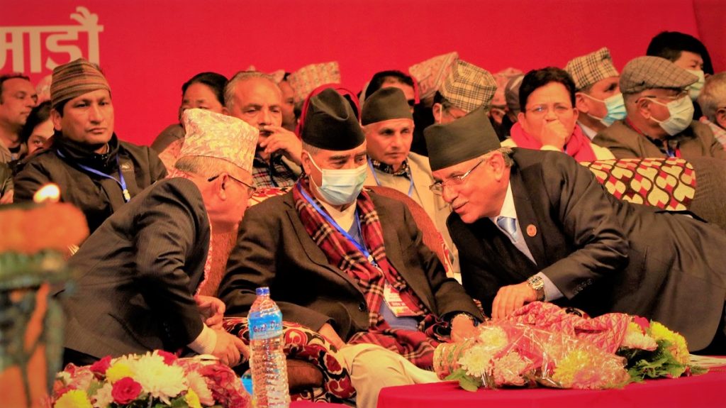 निर्णायक मोड एमसीसी, देउवालाई साथ दिने प्रचण्डको तयारी