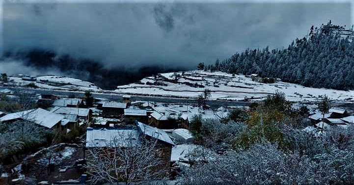 सुदूर र मध्यपश्चिममा भारी हिमपात, हिउँले खानेपानीका पाइपहरू जाम image