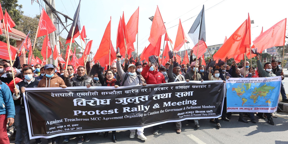 संसद्मा एमसिसी टेबल, बाहिर रणभूमी (भिडियोसहित) image