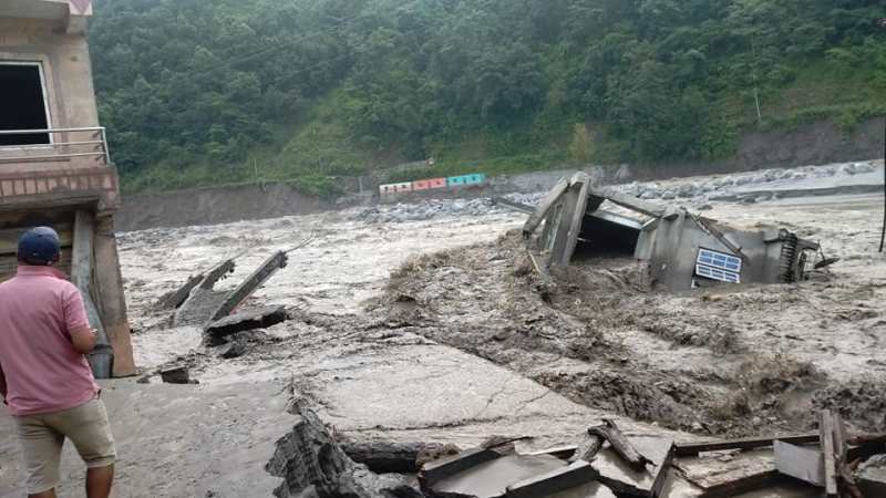 मेलम्ची बाढीबाट क्षतिग्रस्त विद्यालयका लागि १२ लाख सहयोग