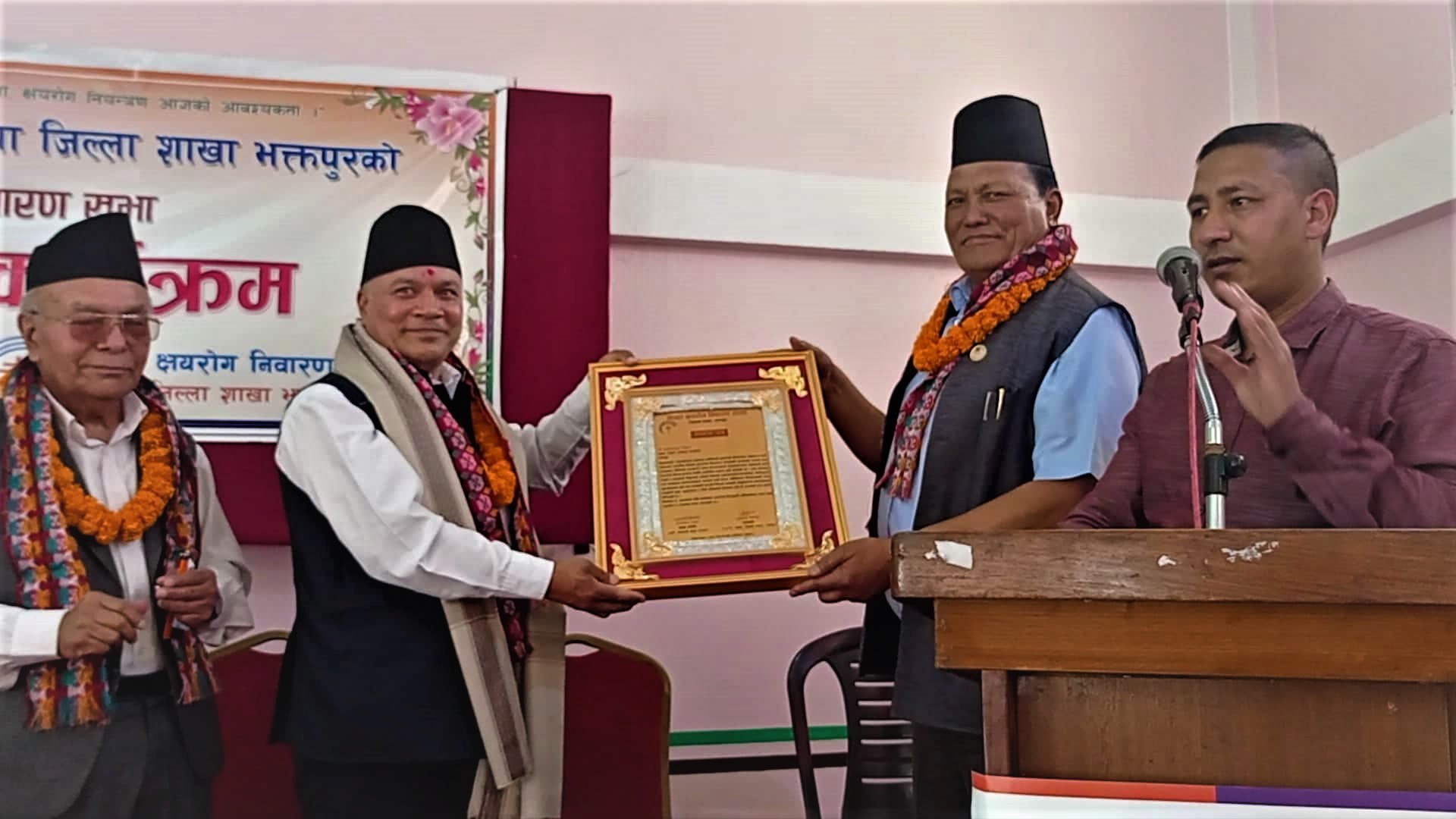 वरिष्ठ जनस्वास्थ्य प्रशासक मिजारलाई सम्मान image