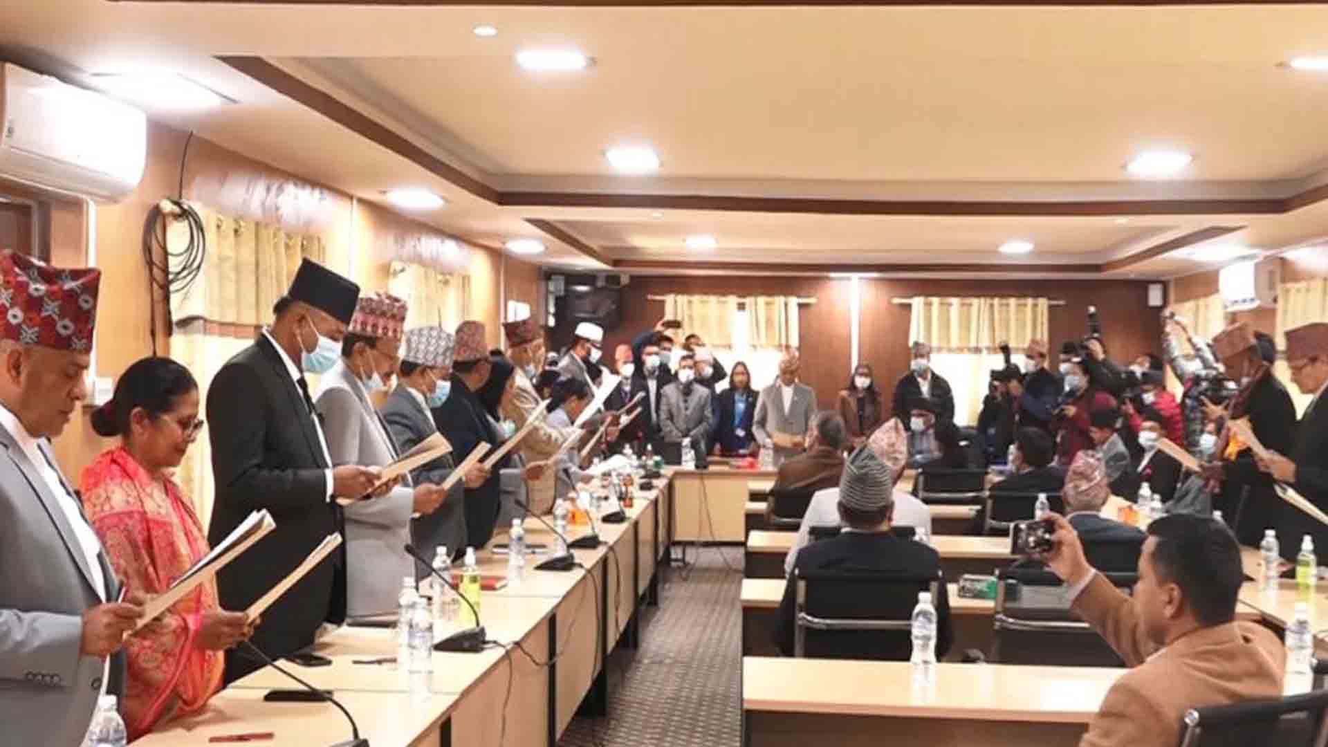 राष्ट्रिय सभाका १९ सदस्यहरूले गरे शपथ ग्रहण image