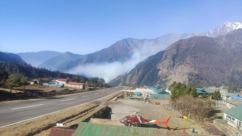 सोलुखुम्बु जिल्लाको लुक्ला विमानस्थल नजिकैको आगाेलागि