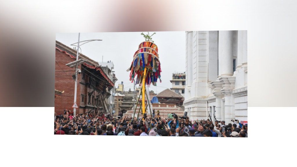 ध्वजासहित फागु पूर्णिमाको चीर ठड्याइयो