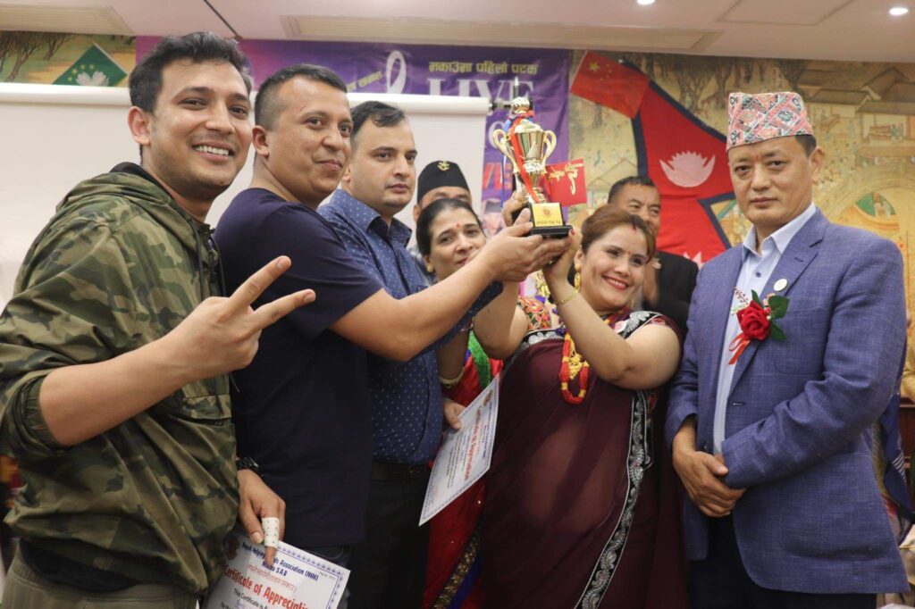 नयाँ वर्ष २०७९ को अवसरमा टाउन वेल्स रेष्टुरेन्ट मकाउमा पहिलो पटक लाइभ दोहोरी