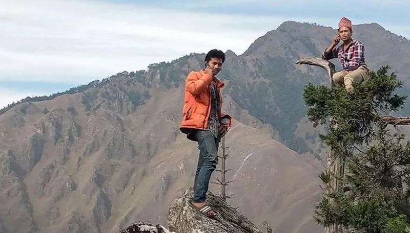 अब मोबाइलमा कुरा गर्न रूख चढ्नु पर्दैन image