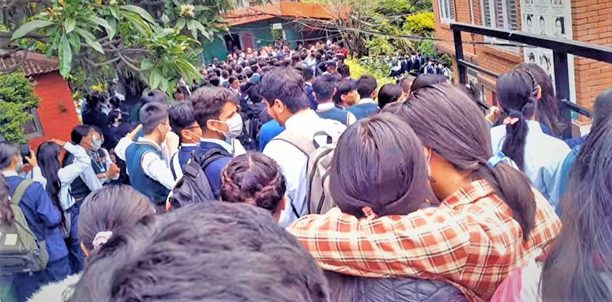 चाबहिलको सेन्ट लरेन्स कलेजका विद्यार्थी आन्दोलित, शिक्षकले दुर्व्यवहार गरेको आरोप image