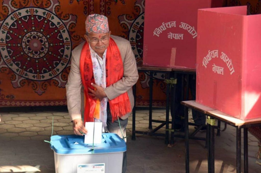 ललितपुर महानगरका प्रमुख उम्मेदवारद्वय महर्जन र ब्यञ्जनकारद्वारा मतदान