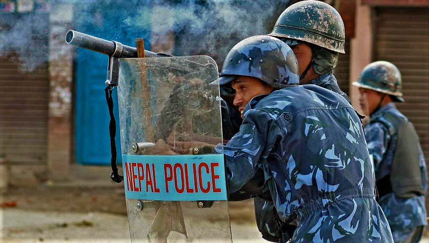 बढी मतपत्र भेटिएको विषयमा झडप, प्रहरीले चलायो गोली