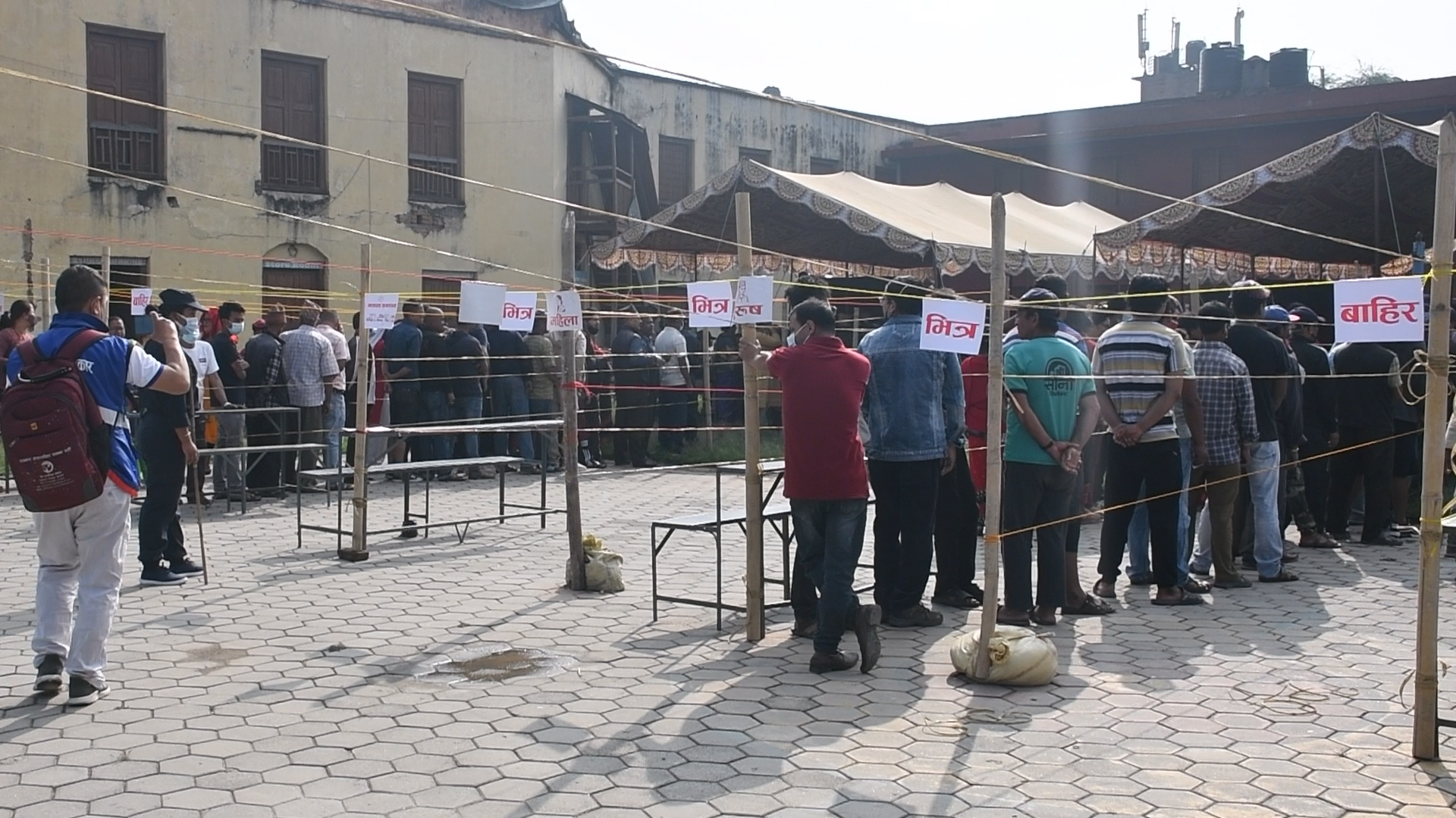 देशभर ३५ प्रतिशत मतदान image