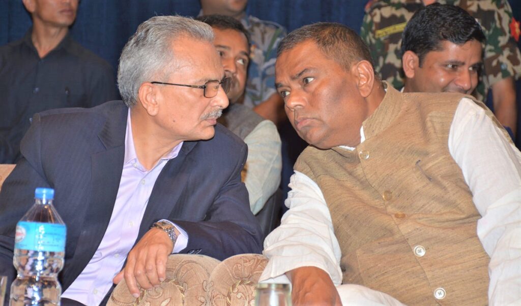 अदालत जाँदै उपेन्द्र यादव