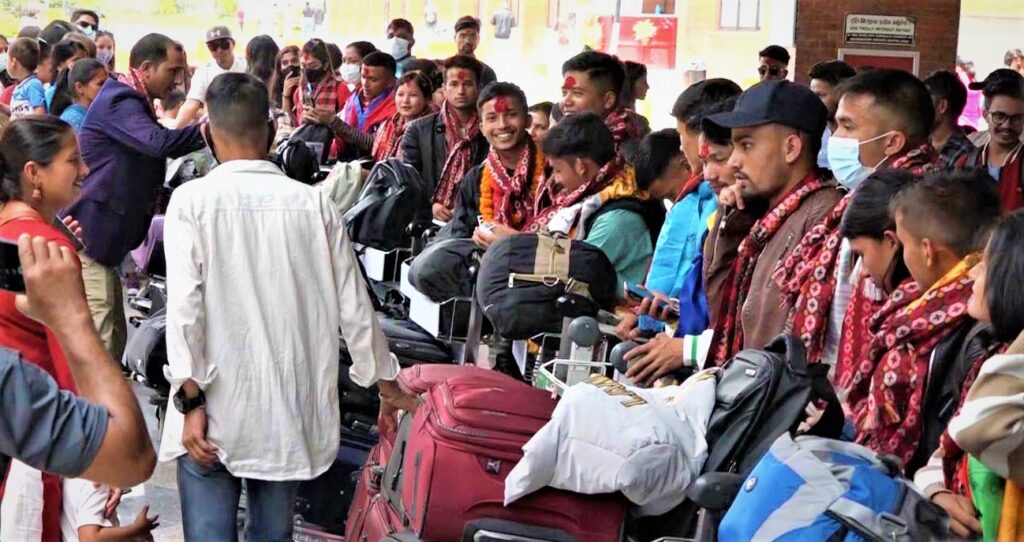 म्यानपावर मनलाग्दी रकम असुल्ने, सरकार वैदेशिक रोजगारीमा जानेको लागत बढाउने