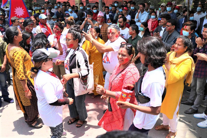 बालेनको विजय अघि राष्ट्रियसभा गृहमा युवाको खुसीयाली image