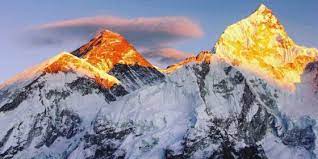 सगरमाथामा ६२ वर्षीय वरिष्ठ अधिवक्ता भुसालको पाइला image