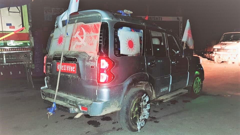एमाले आठबीस नगरका मेयर उम्मेदवारले प्रयोग गरेको गाडीमा आगजनी image