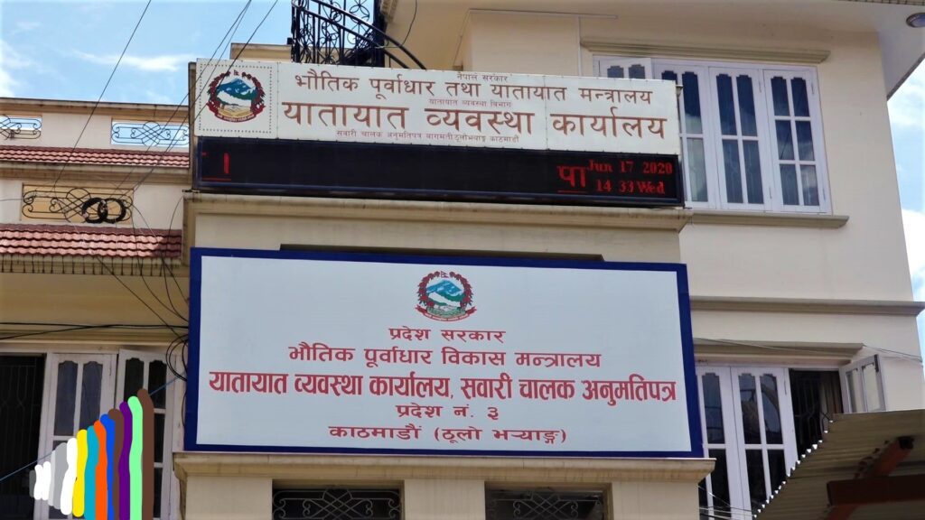 चौतर्फी विरोधका बावजुद अनिवार्य  इम्बोस्ड नम्बर गर्ने निर्णयबाट लाचार भएर पछि हट्यो यातायात विभाग