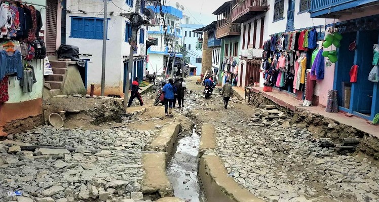 ठेकेदार टेर्दैनन् सरकारको निर्देशन, योजना अलपत्र