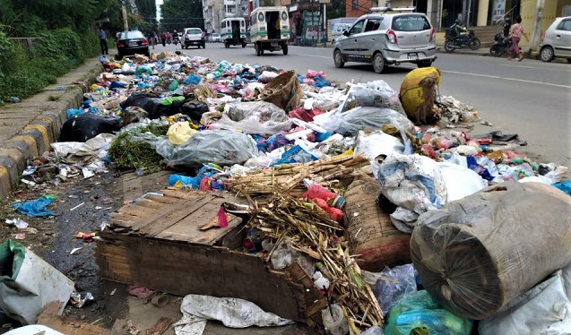 बन्चरेडाँडामा फोहोर फाल्न रोक image