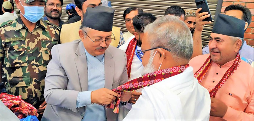 हजयात्रीको गृहमन्त्रीले गरे विदाइ