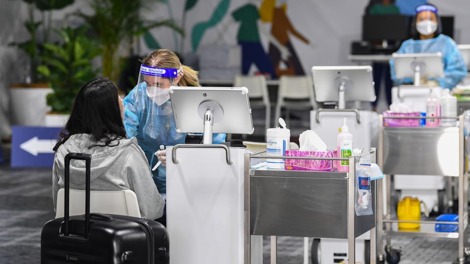 अमेरिकाले अन्तर्राष्ट्रिय यात्रामा कोभिड परीक्षण प्रावधान हटायो