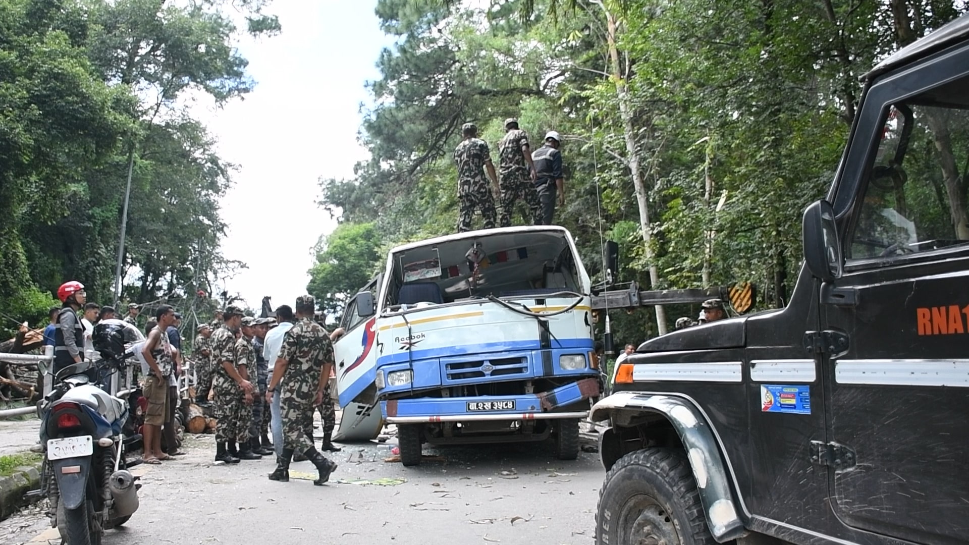 रुख ढल्दा भक्तपुरको सल्लाघारीमा भयानक दुर्घटना, ३ जनाको मृत्यु, १२ जना घाइते image
