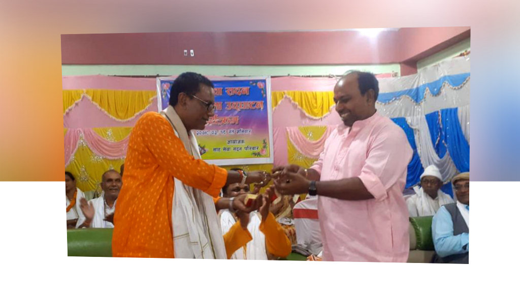 पूर्वाधार विकास कोष र प्रदेश मन्त्रालयबाट बजेट दिलाएबापत सांसदलाई सुनको औंठी उपहार image