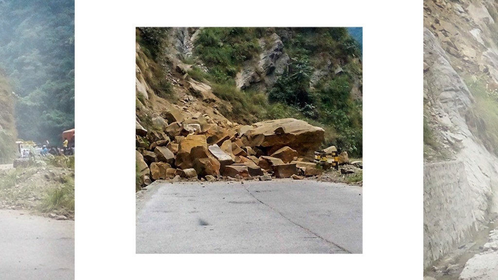 तनहुँको तुरतुरेमा पहिरो, सडक अवरुद्ध