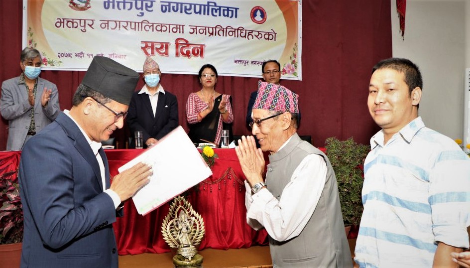 बिजुक्छें परिवारको नाममा रहेको भीमसेन सतल भक्तपुर नगरपालिकालाई हस्तान्तरण image